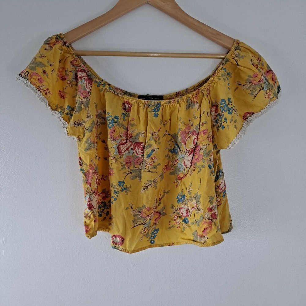 HIP Happening In The  Present Women's  S Yellow Floral Cropped Top  Split Back